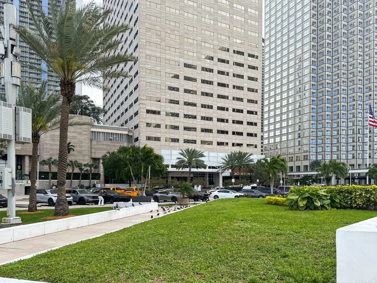 $399 CHANGE YOUR SCENERY – coworking available now (Miami) — photo 5