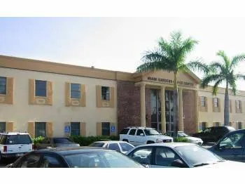North Miami Beach $525 Office space / hair salon For Lease — photo 1