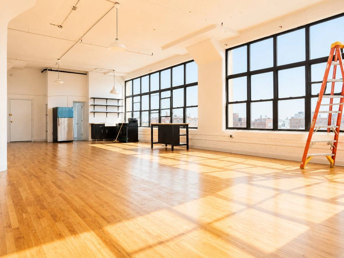 $2,500 / 900ft2 - Commercial CORNER LOFT____Private Bath InSpace___HighCeiling___Windows (WILLIAMSBURG right @ L train MORGAN STOP_________________) — thumbnail 2