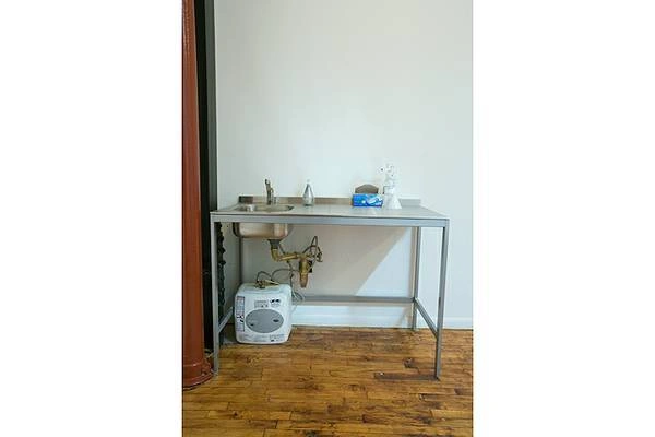 $1,800 / 600ft2 - __________Amazing CORNER LOFT Office___________High Ceiling___________ (WILLIAMSBURG right @ L train MORGAN STOP_________________) — thumbnail 2