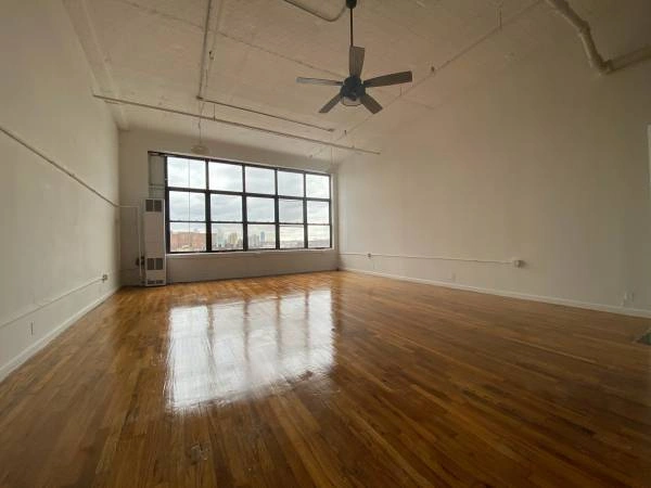 $2,000 / 800ft2 - OPEN LOFT_____ELEVATOR_____13 CEILING____LARGE WINDOWS____@ L TRAIN___ (WILLIAMSBURG right @ L train MORGAN STOP____________________) — thumbnail 2