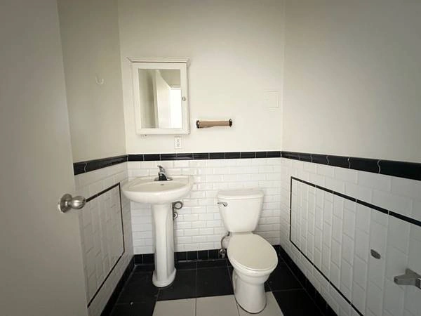 $2,000 / 800ft2 - OPEN LOFT_____ELEVATOR_____13 CEILING____LARGE WINDOWS____@ L TRAIN___ (WILLIAMSBURG right @ L train MORGAN STOP____________________) — thumbnail 3