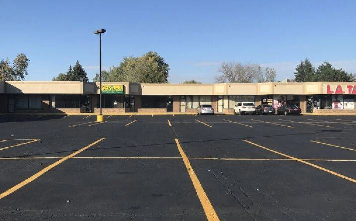 STORE FRONT FOR LEASE — thumbnail 3