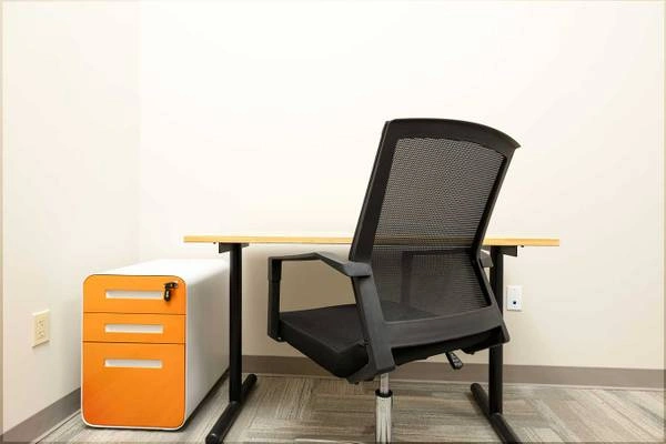 $329 Productive Workspace: Dedicated Desks for Lease in Phoenix — photo 1