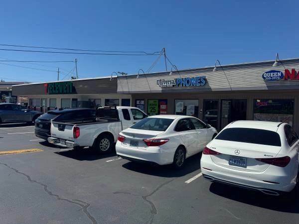 Retail & Warehouse for Lease – Near Everett Mall & I-5 — photo 1