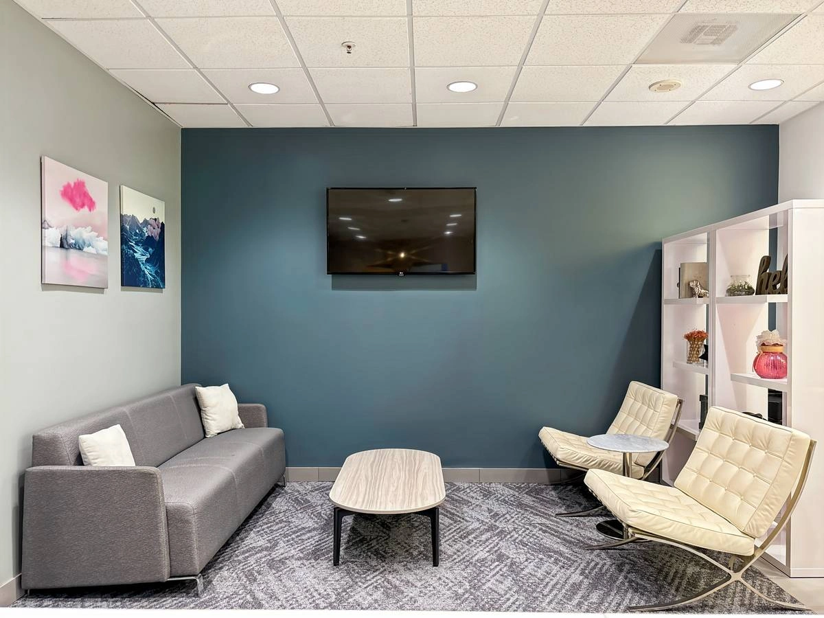 $59 Meeting Room at Burbank: Project a Professional Image (Burbank) — photo 3