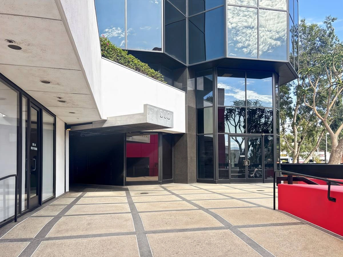 $59 Meeting Room at Burbank: Project a Professional Image (Burbank) — photo 5