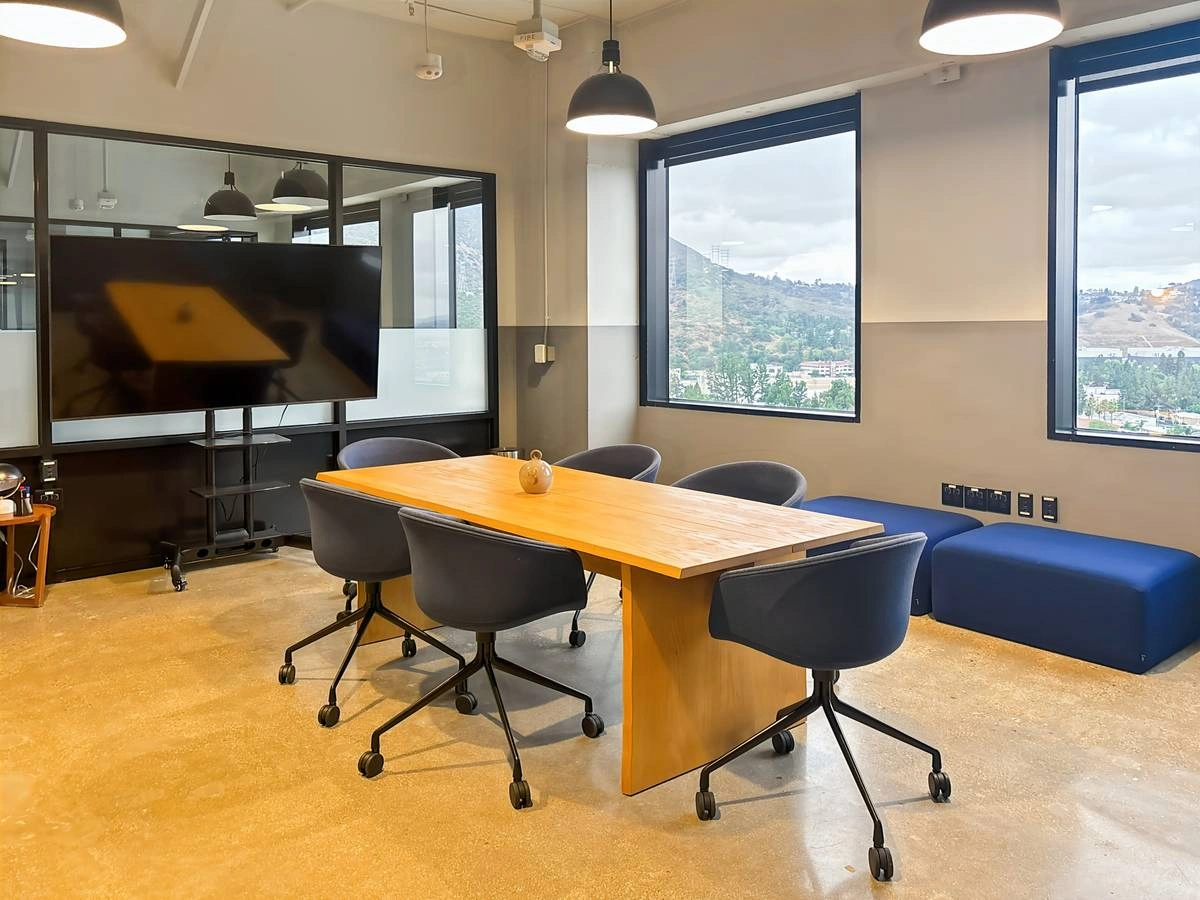 $584 Start in a small office with 35% off (Burbank) — photo 5