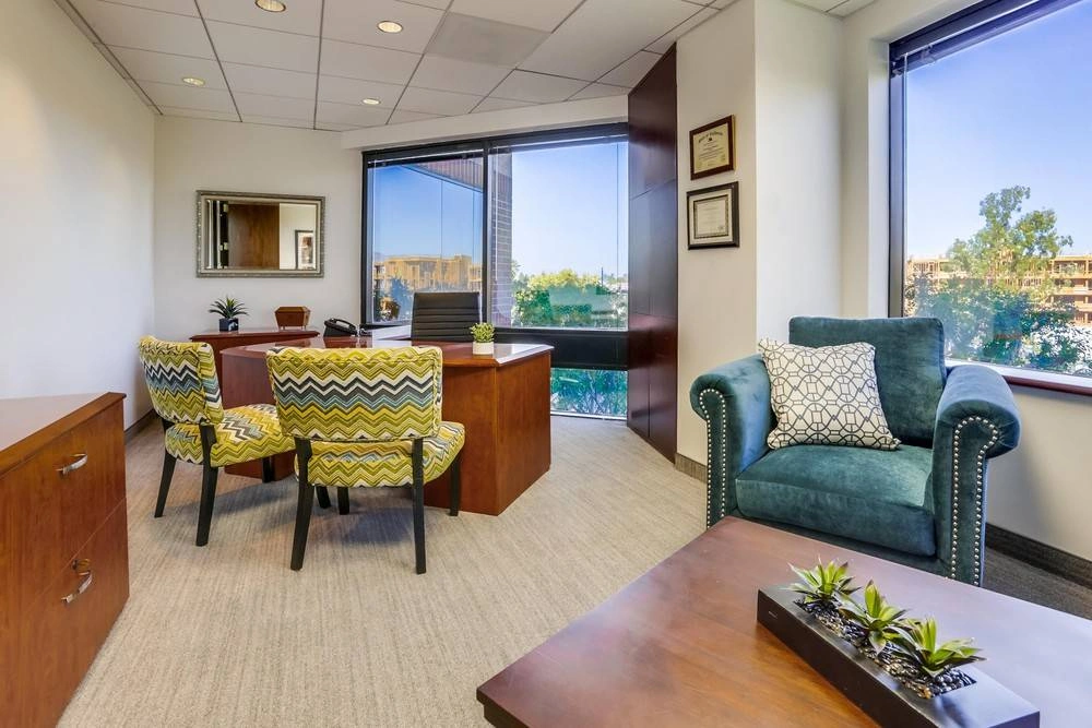 $800 / 91ft2 - August Move-In: Office Space - Burbank — thumbnail 3