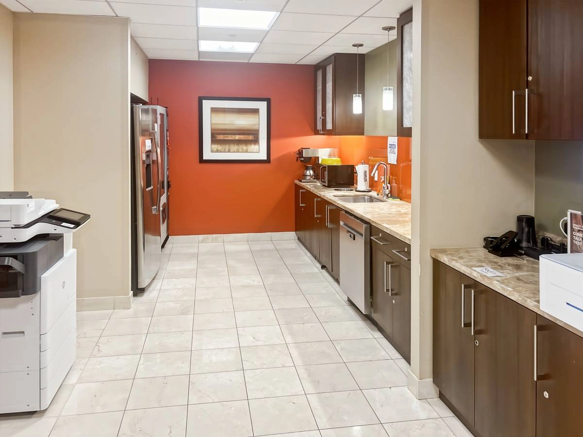 Office space with a polished, professional feel — photo 7