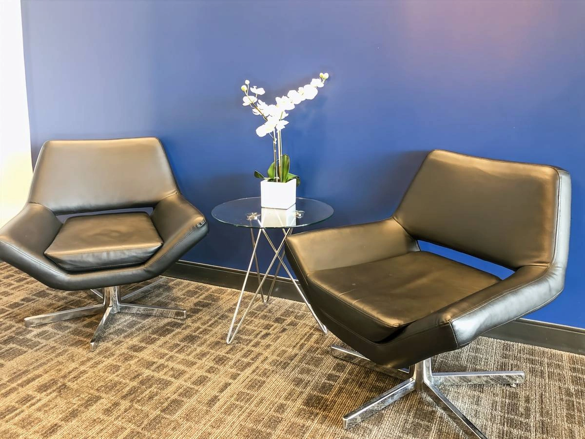Office space with a polished, professional feel — photo 8