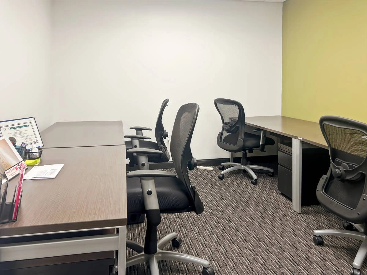 Seasonal Deal: Reserve Your Desk and Save 20% — photo 2