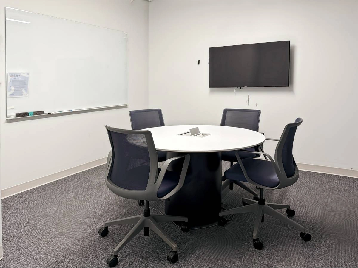 Office space with a polished, professional feel — photo 6