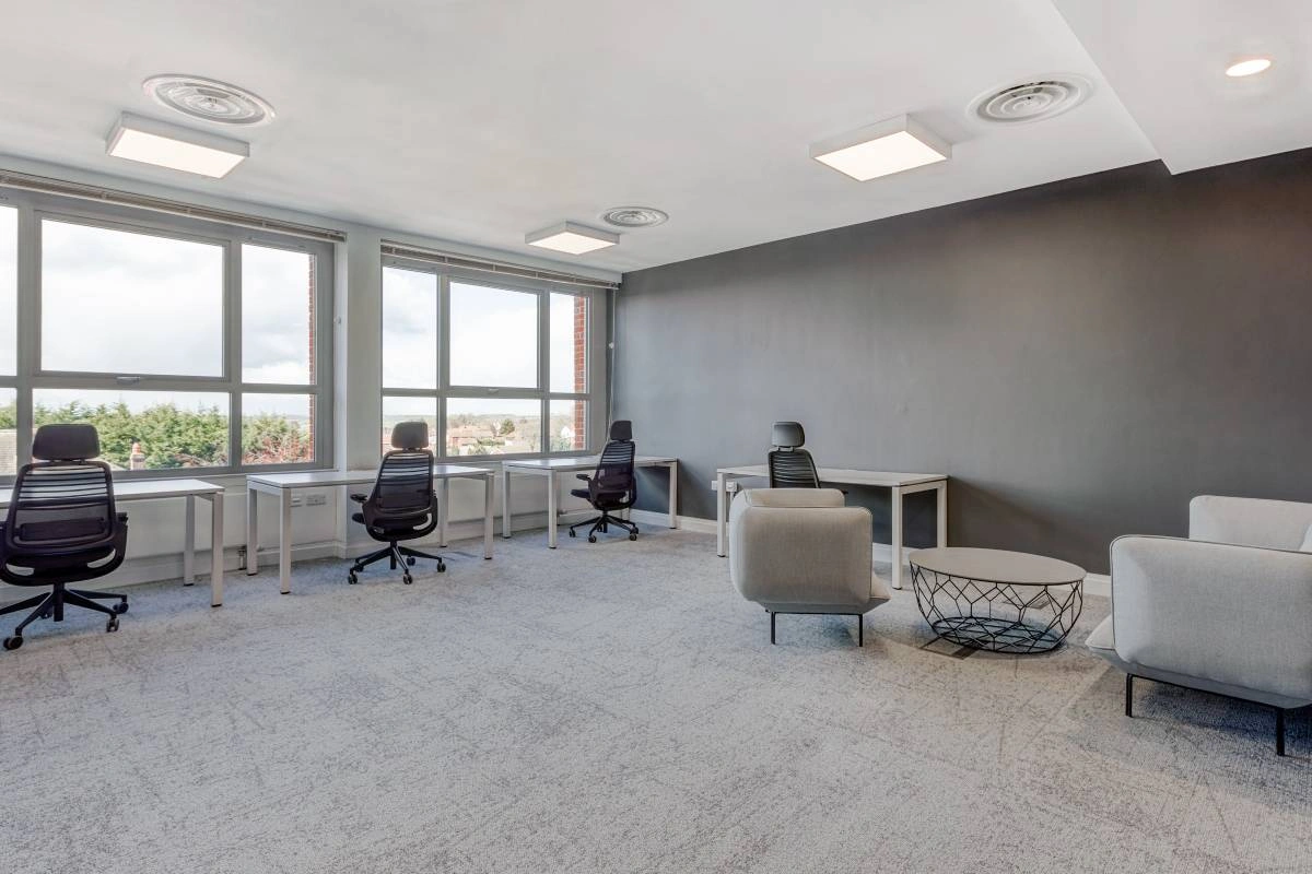 $1,938 Team office space – furnished and ready to use