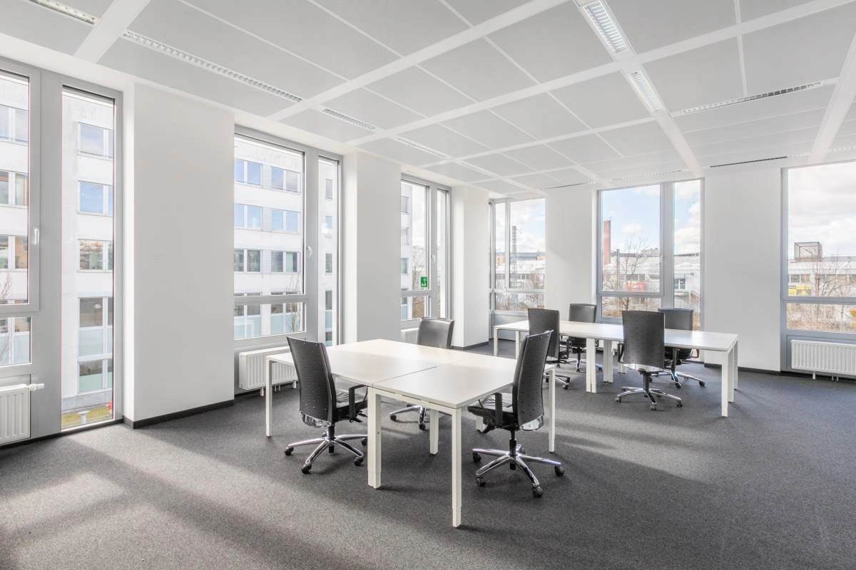 $2,118 Spacious private office – meeting room access included — thumbnail 2