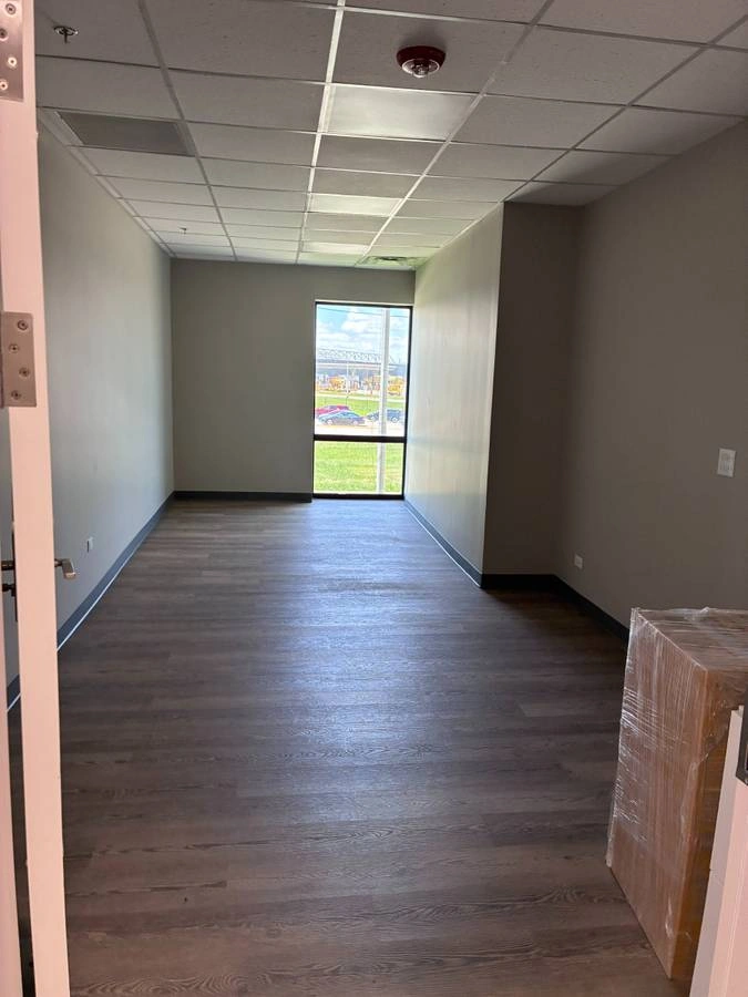 $8,075 / 4507ft2 - NEW MODERN 4507 SF SPACE BY O'HARE INTN'L, I-294, ROSEMONT + MORE! (Schiller Park, Franklin Park, Northlake, Rosemont, Norridge) — thumbnail 9