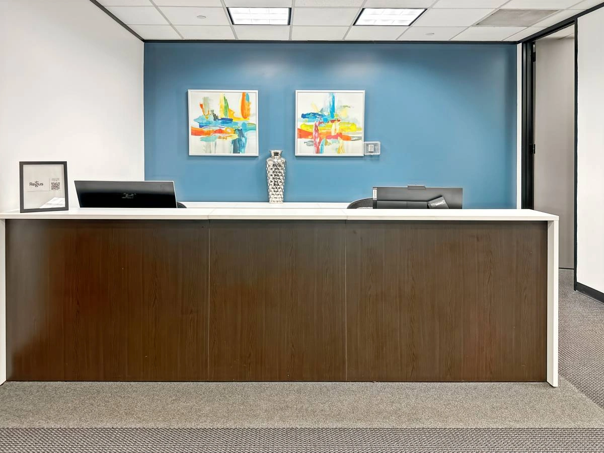 $129 Hot Desk, Powered by Smart Technology (Houston) — thumbnail 4