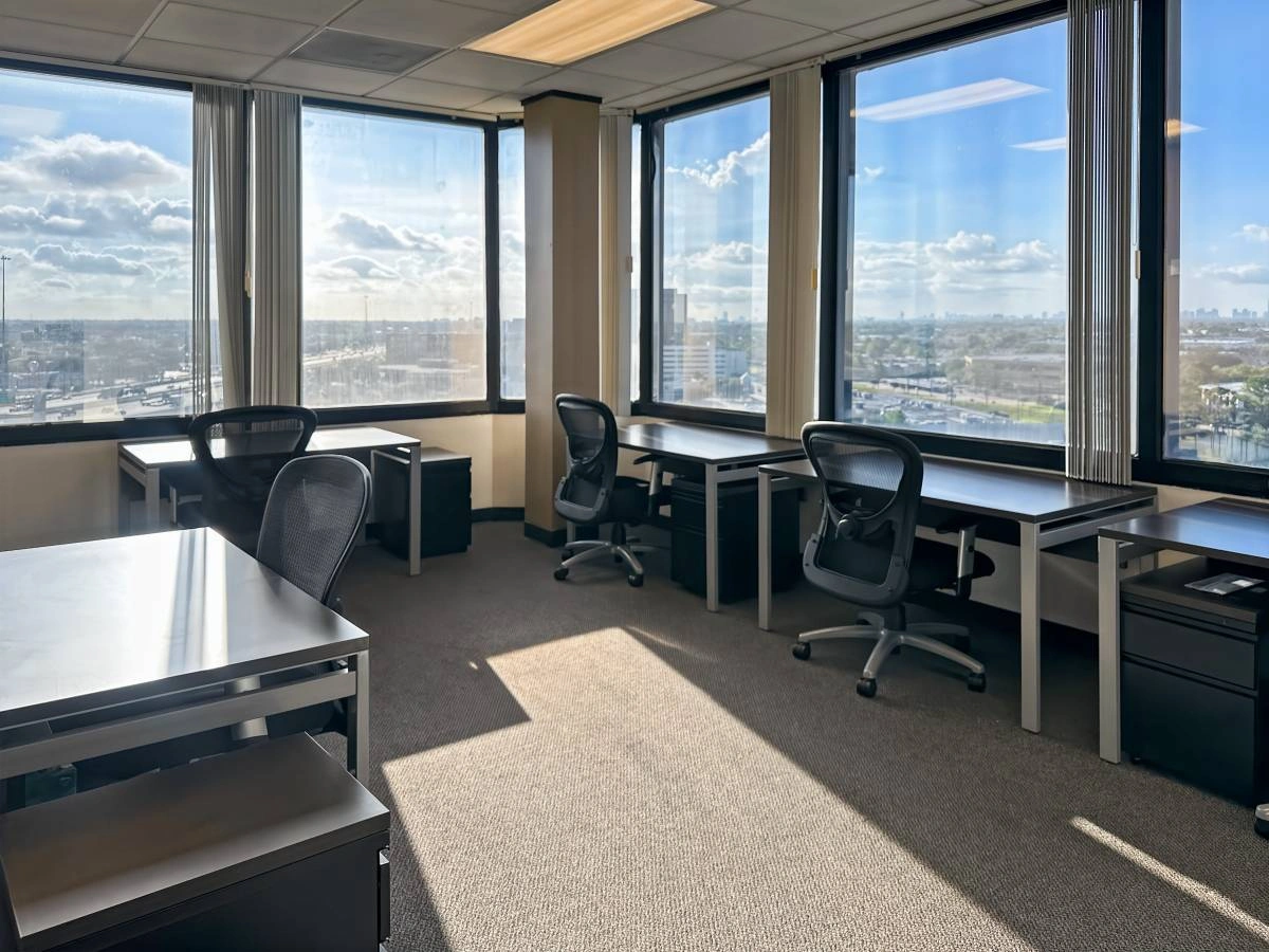 $129 Hot Desk, Powered by Smart Technology (Houston) — thumbnail 2