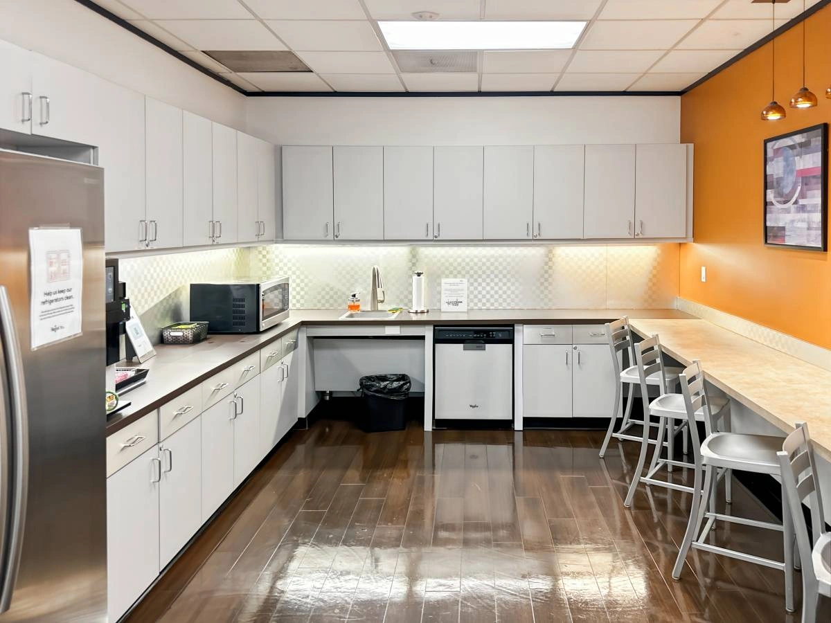 $129 Hot Desk, Powered by Smart Technology (Houston) — thumbnail 7