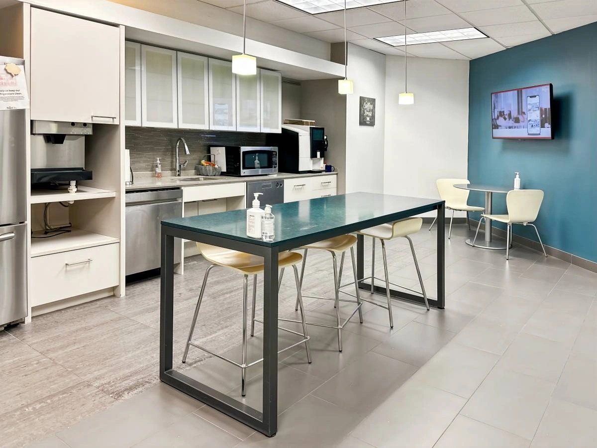 $1,998 Office space built for entrepreneurs and small companies (Houston) — thumbnail 7