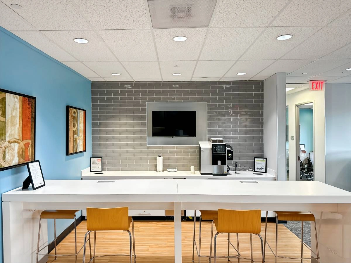 Large Office Deal — Limited Discount — thumbnail 7