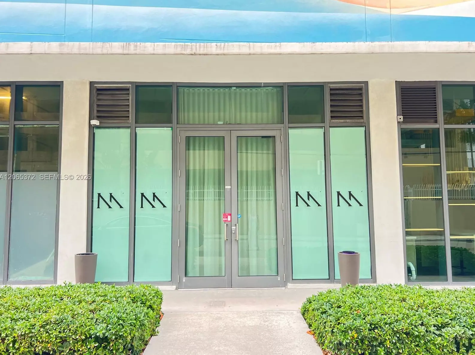 RETAIL SPACE 100% READY TO START YOUR BUSINESS IMMEDIATELY
