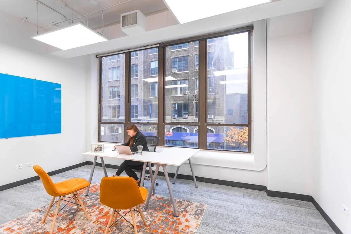 $834 / 70ft2 - Private Offices & Suites Available– Downtown Miami???? (Miami) — thumbnail 2