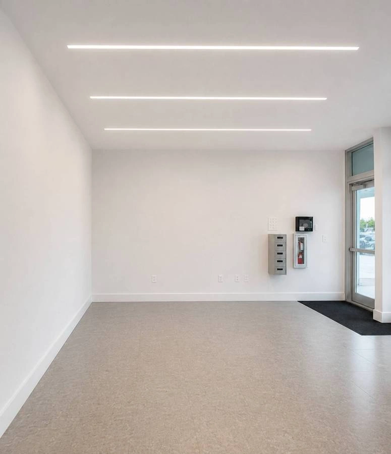 $3,599 / 600ft2 - NEW GROUND-FLOOR RETAIL SPEC SUITE on Biscayne Blvd- Miami — thumbnail 3