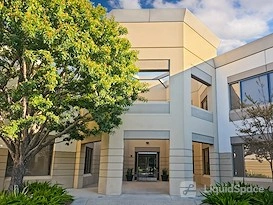 Day Desk - Regus Russell Ranch — photo 2