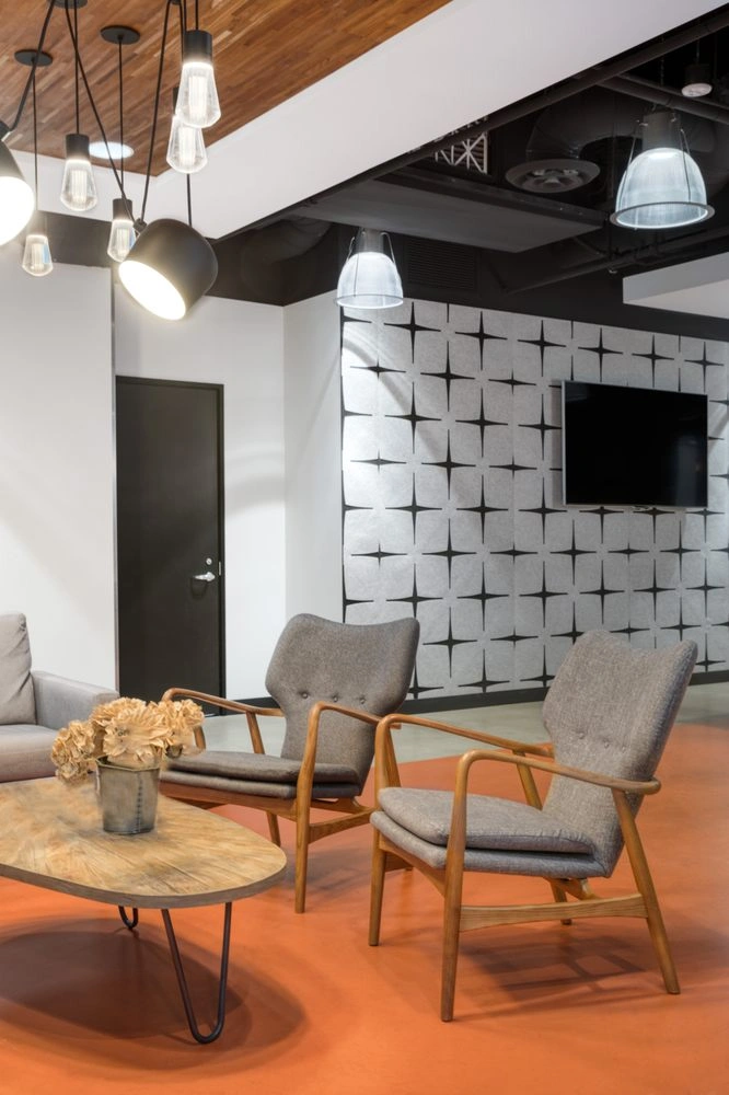 Private Office for 3 - Regus Burbank Media District — photo 3