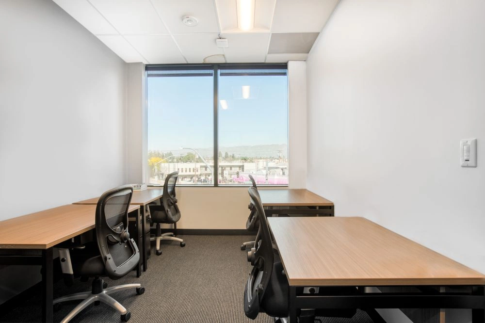 Day Office for 4 - Regus Burbank Media District — photo 3