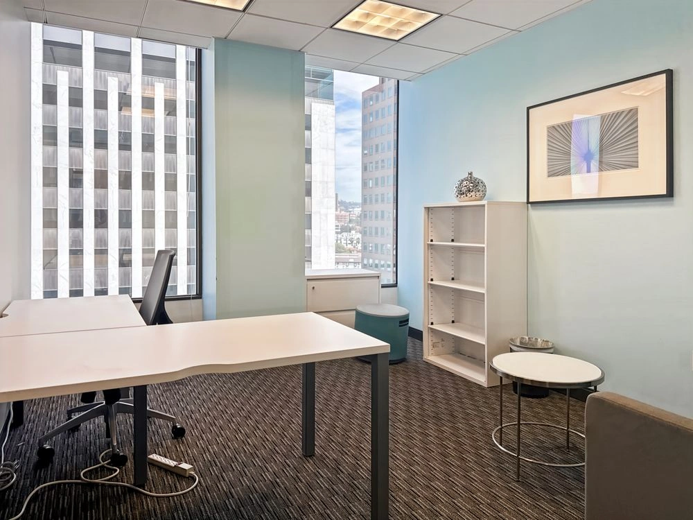 Private Day Office - Regus Oppenheimer Tower — photo 3
