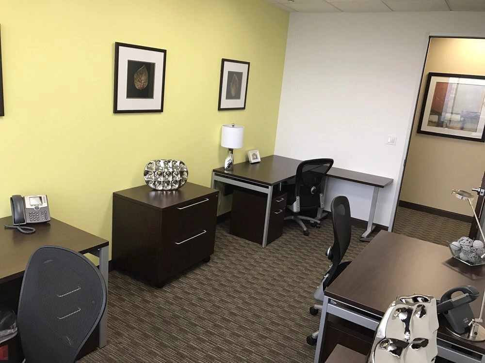 Private Office for 5 - Regus Sepulveda Center — photo 3