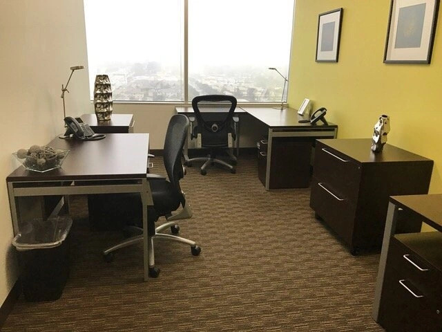 Private Office for 10 - Regus Sepulveda Center — photo 3