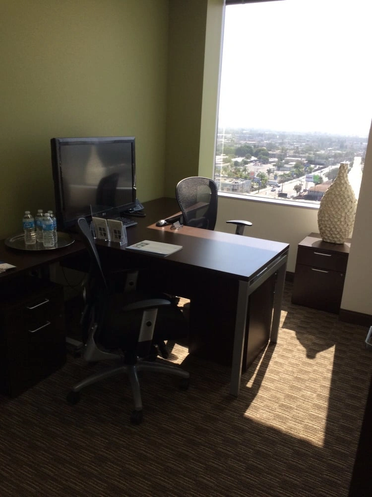 Dedicated Desk - Regus Sepulveda Center — photo 2