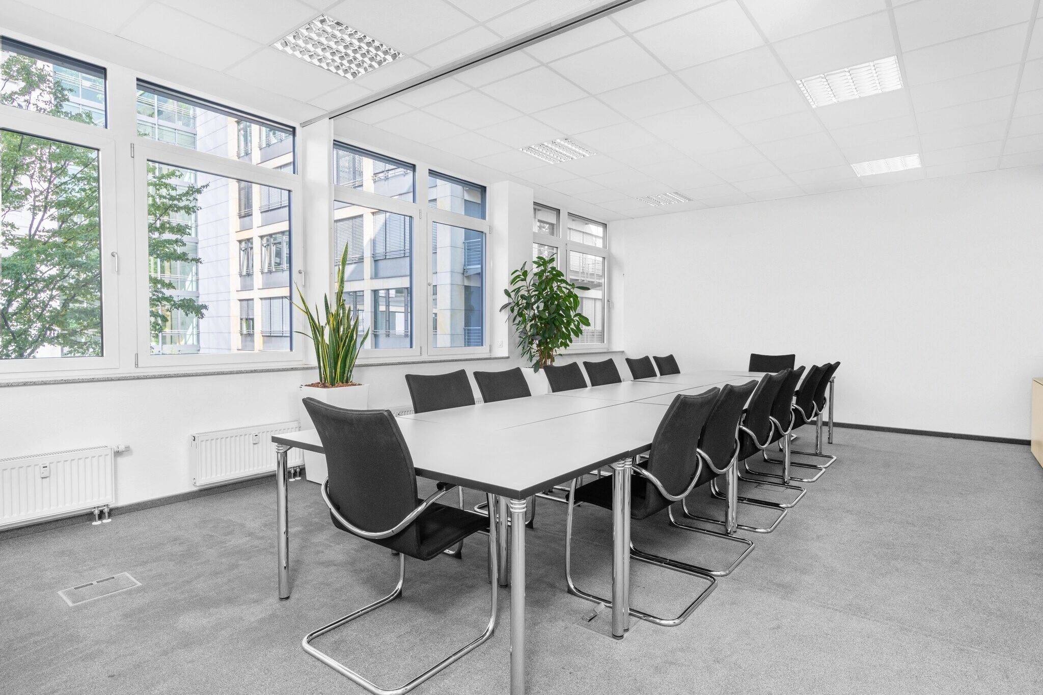 Private Office for 10 - Regus S Grand Avenue — photo 3