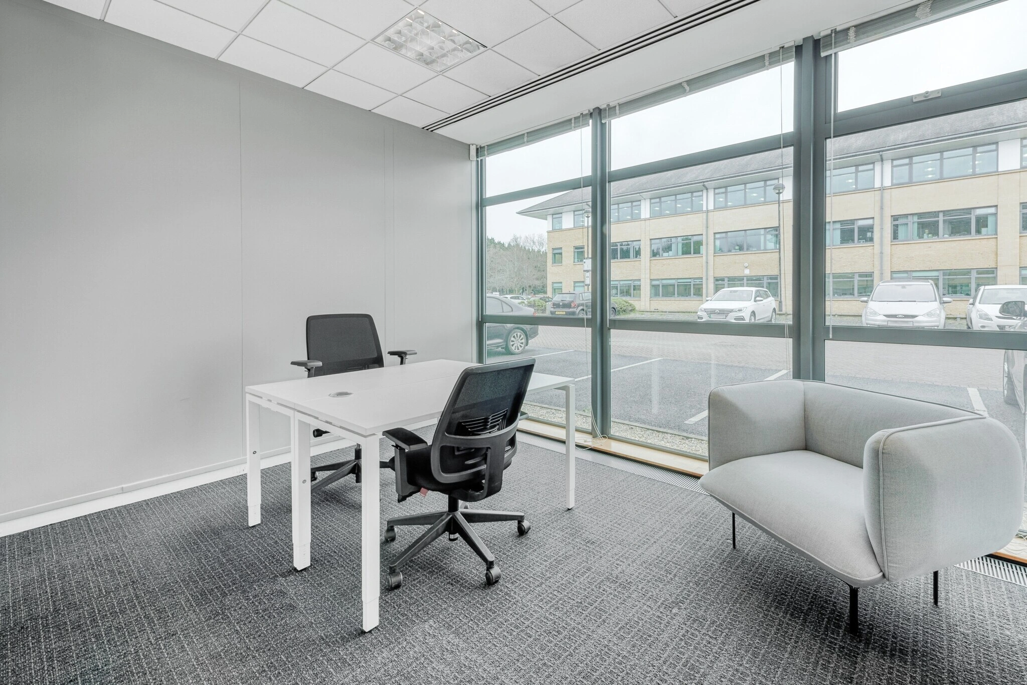 Dedicated Desk - Regus S Grand Avenue — photo 2