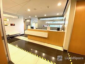 Meeting Room for 6 - Regus 1901 Avenue of the Stars — photo 2