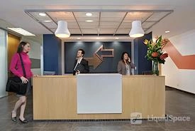 Private Office for 1 - Regus 12100 Wilshire Boulevard — photo 2