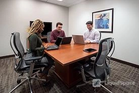 Day Desk Open - Regus US Bank Tower — photo 3