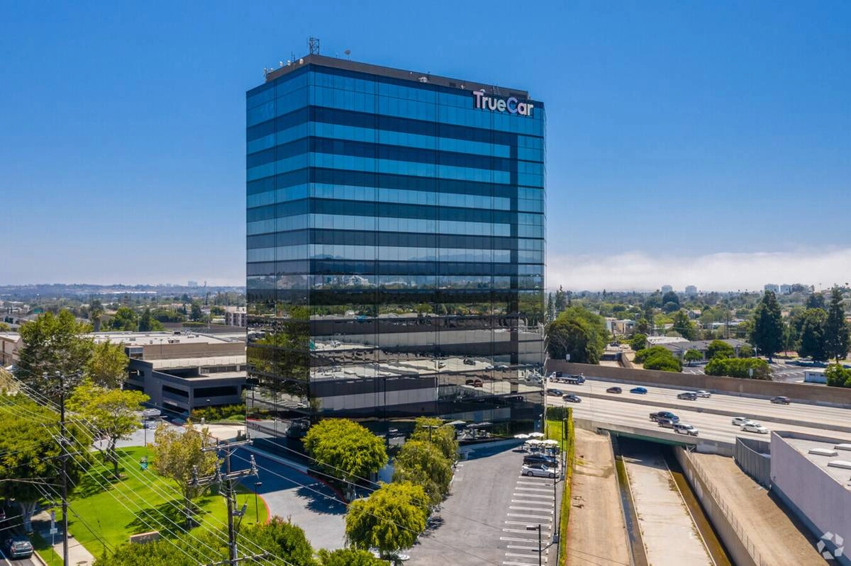 $749 All-Inclusive Office ⭐ One Simple Monthly Fee (Los Angeles) — photo 2