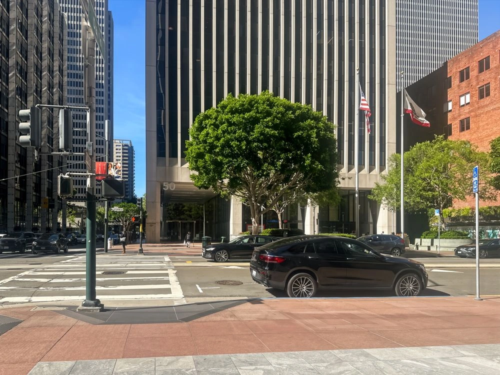 Regus 50 California Street — Day Office 9 Persons — Hourly