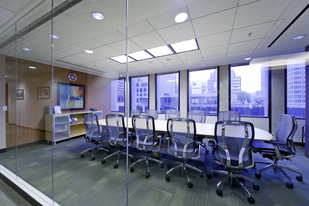 Regus 50 California Street — Meeting Room 16 Persons — Hourly