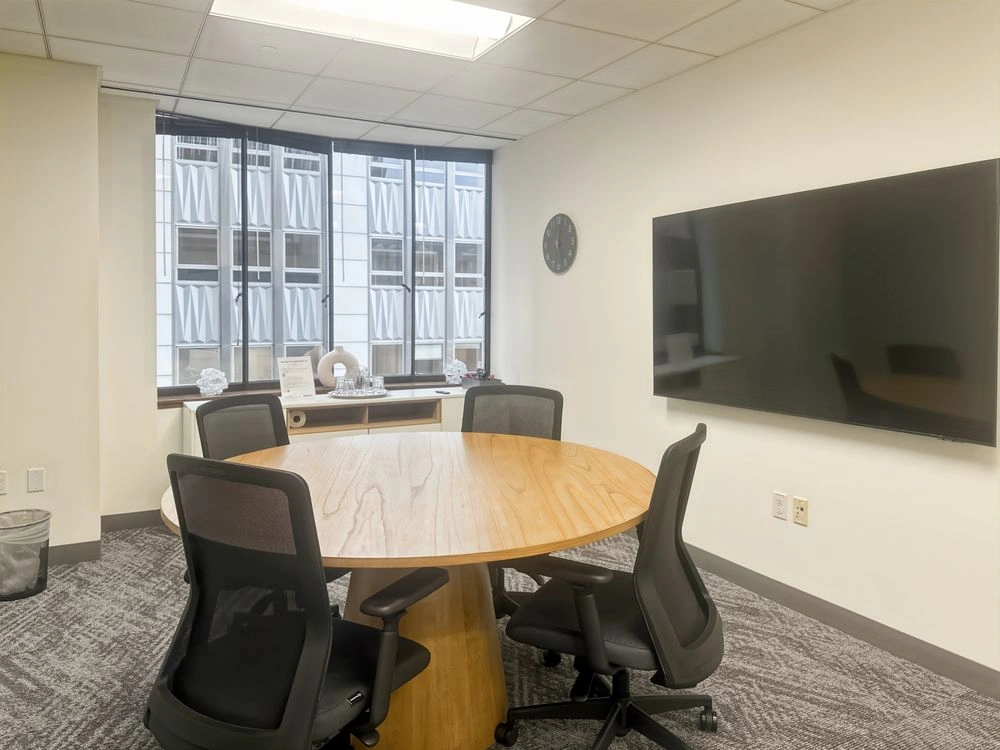 Spaces 101 Montgomery Street — Day Office 4 Persons — Hourly — photo 2
