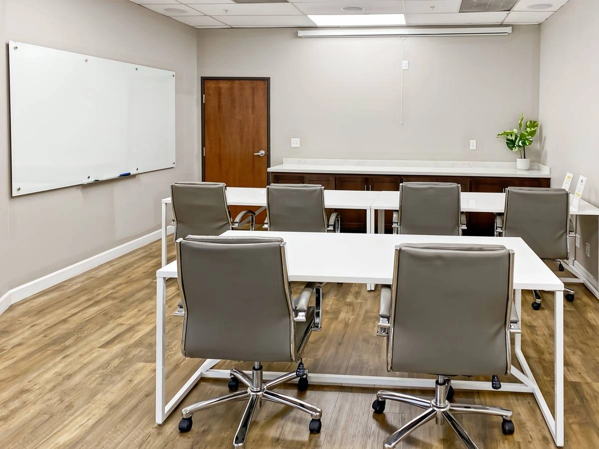 Office space with a polished, professional feel (Citrus Heights) — photo 5