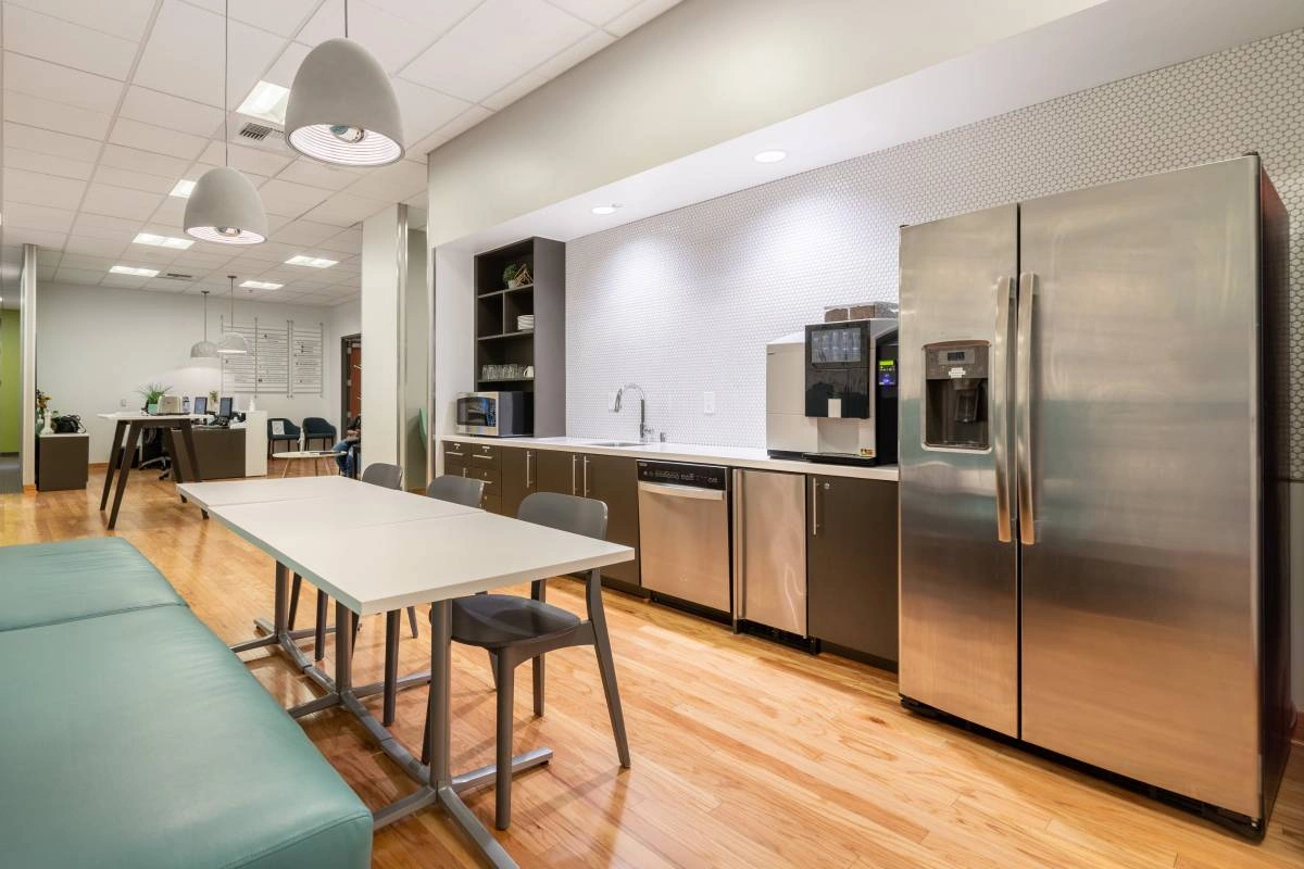 MOVE IN READY large office for entrepreneurs — photo 7