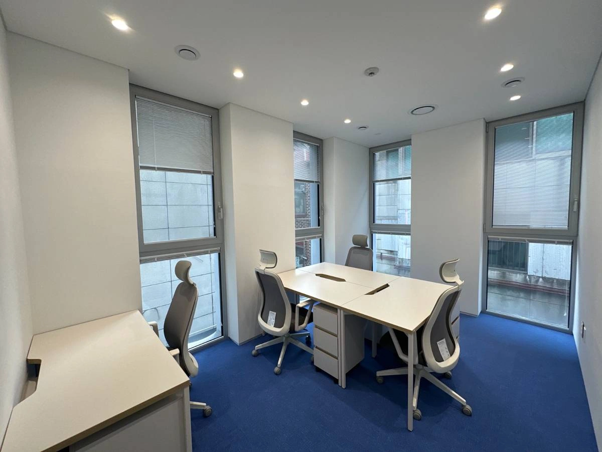 Large Office with Reduced Rates — photo 2