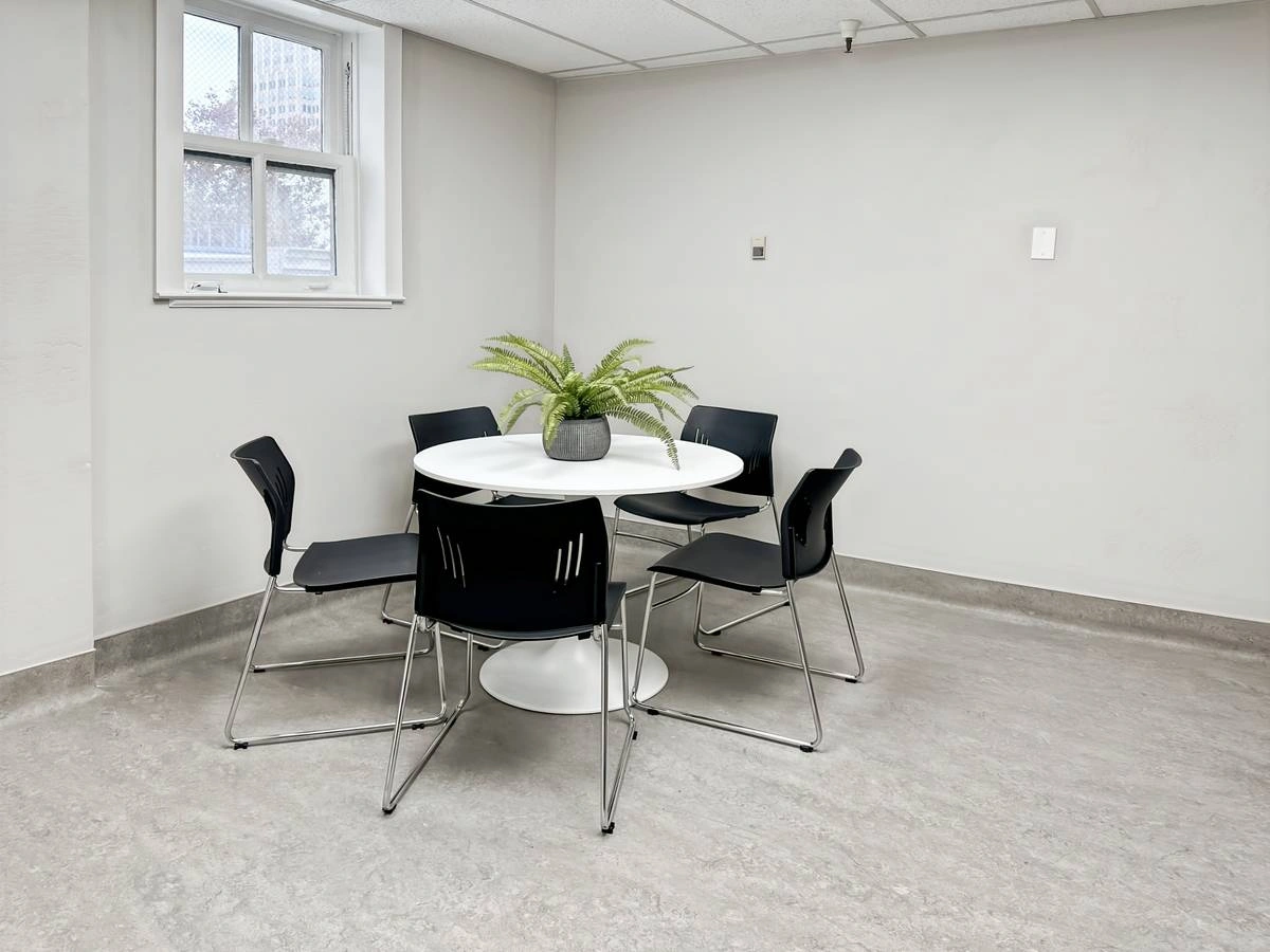 Large Office with Reduced Rates — photo 5