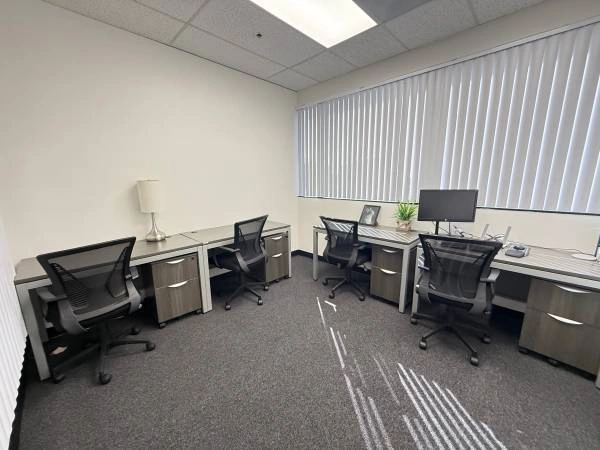 Regus W Civic Center Drive — Meeting Room — Hourly Option 02 — photo 2