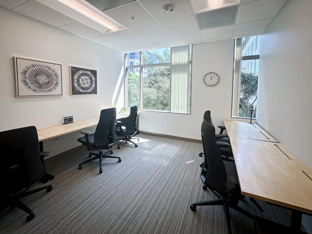 Regus 15 Enterprise — Day Office — Hourly Option 06 — photo 2